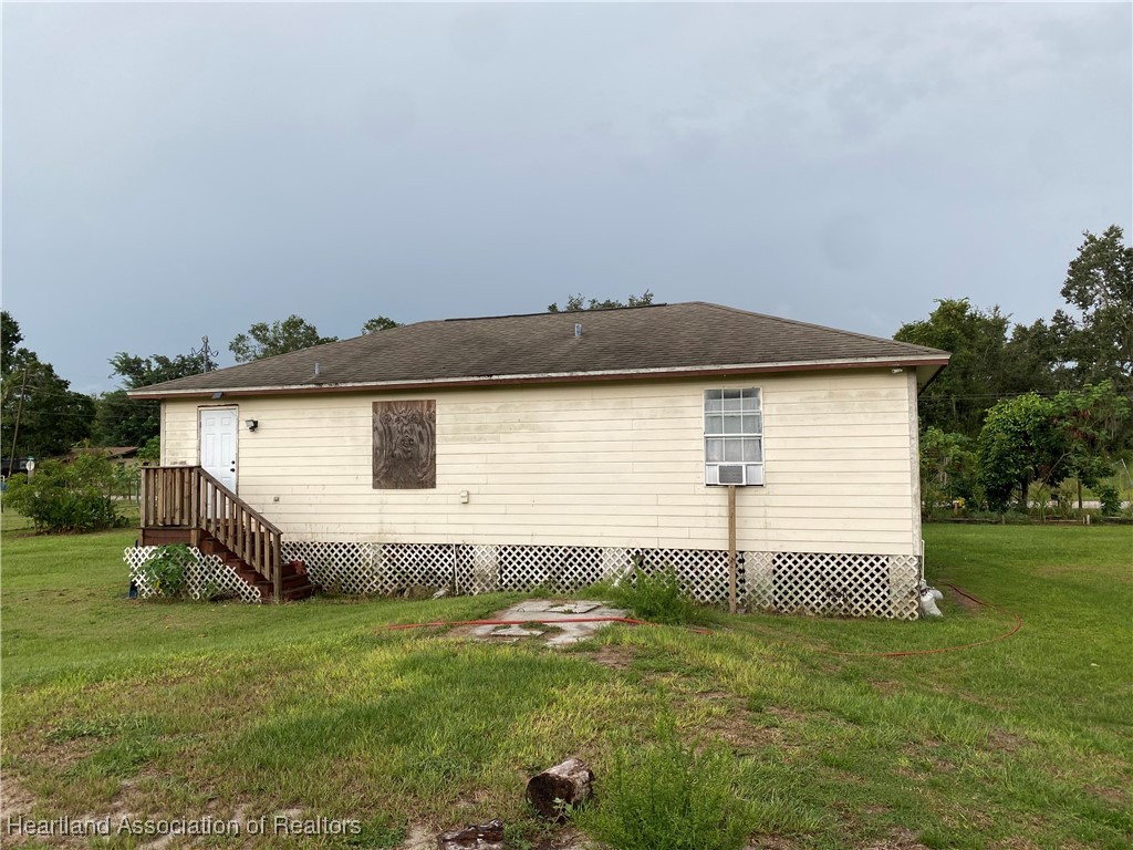 405 S Road Wauchula, FL 33873 - Photo 3 of 14 a backyard of a house with lots of green space