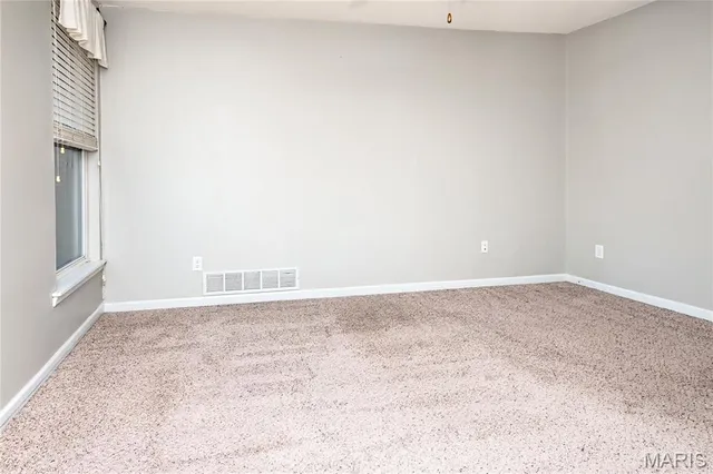 $149,000 | 1951 Greenpoint Drive, Unit 204, St. Louis, MO 63122