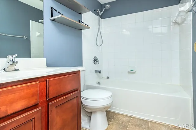 $149,000 | 1951 Greenpoint Drive, Unit 204, St. Louis, MO 63122