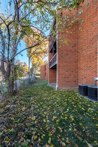 $149,000 | 1951 Greenpoint Drive, Unit 204, St. Louis, MO 63122