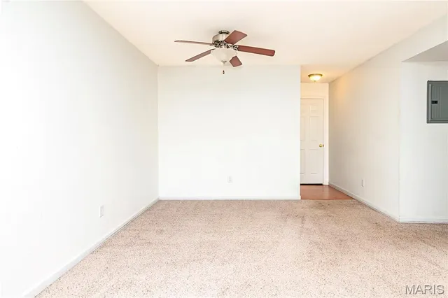 $149,000 | 1951 Greenpoint Drive, Unit 204, St. Louis, MO 63122