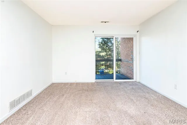 $149,000 | 1951 Greenpoint Drive, Unit 204, St. Louis, MO 63122
