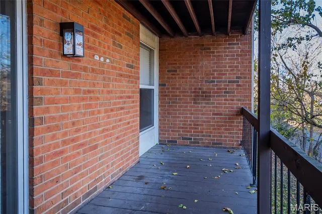 $149,000 | 1951 Greenpoint Drive, Unit 204, St. Louis, MO 63122