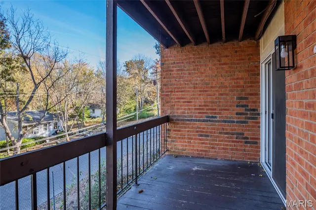 $149,000 | 1951 Greenpoint Drive, Unit 204, St. Louis, MO 63122
