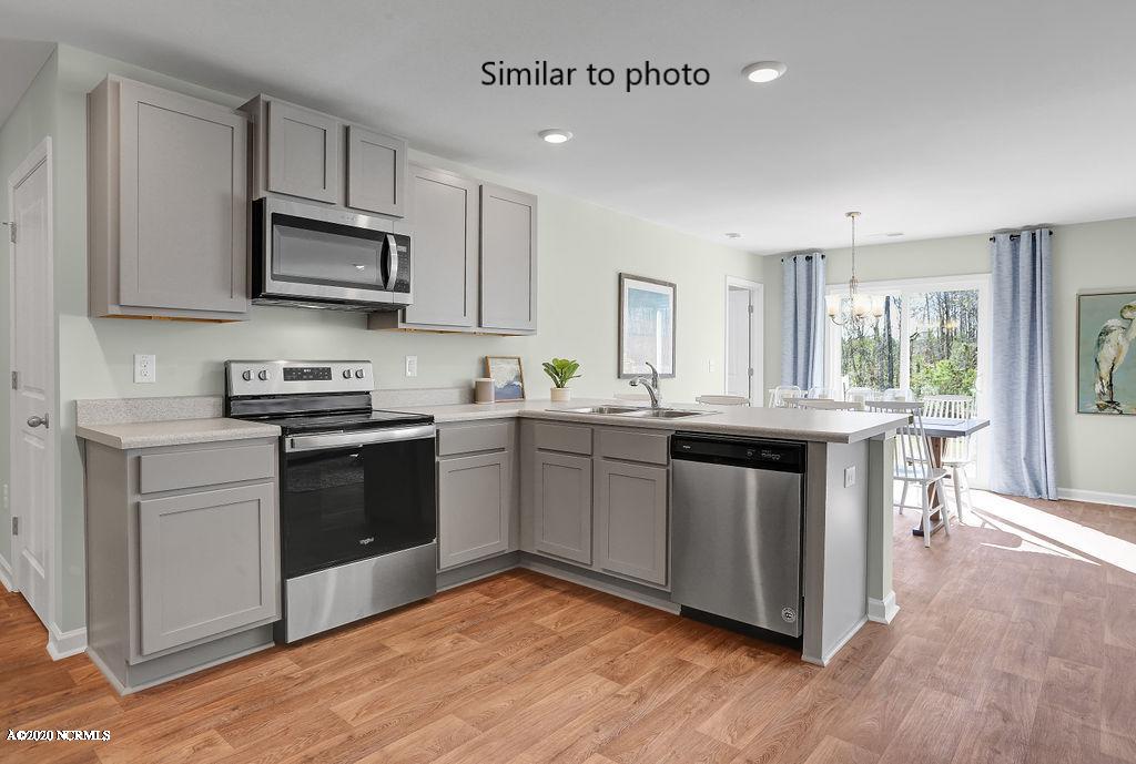 116 Sir Clyde Road, Unit LOT 6 Wilmington, NC 28411 - Photo 3 of 46 Kitchen Peninsula