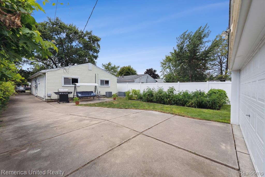 15095 Beech Daly Road Taylor, MI 48180 - Photo 29 of 39