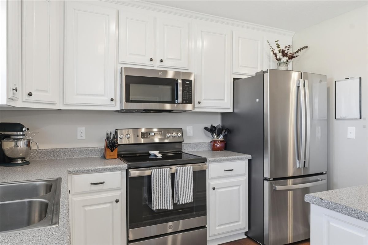 186 L Mitchell Road Flintville, TN 37335 - Photo 13 of 40 a kitchen with refrigerator a microwave and cabinets