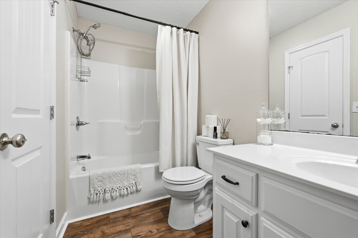 186 L Mitchell Road Flintville, TN 37335 - Photo 20 of 40 a bathroom with a sink and a mirror