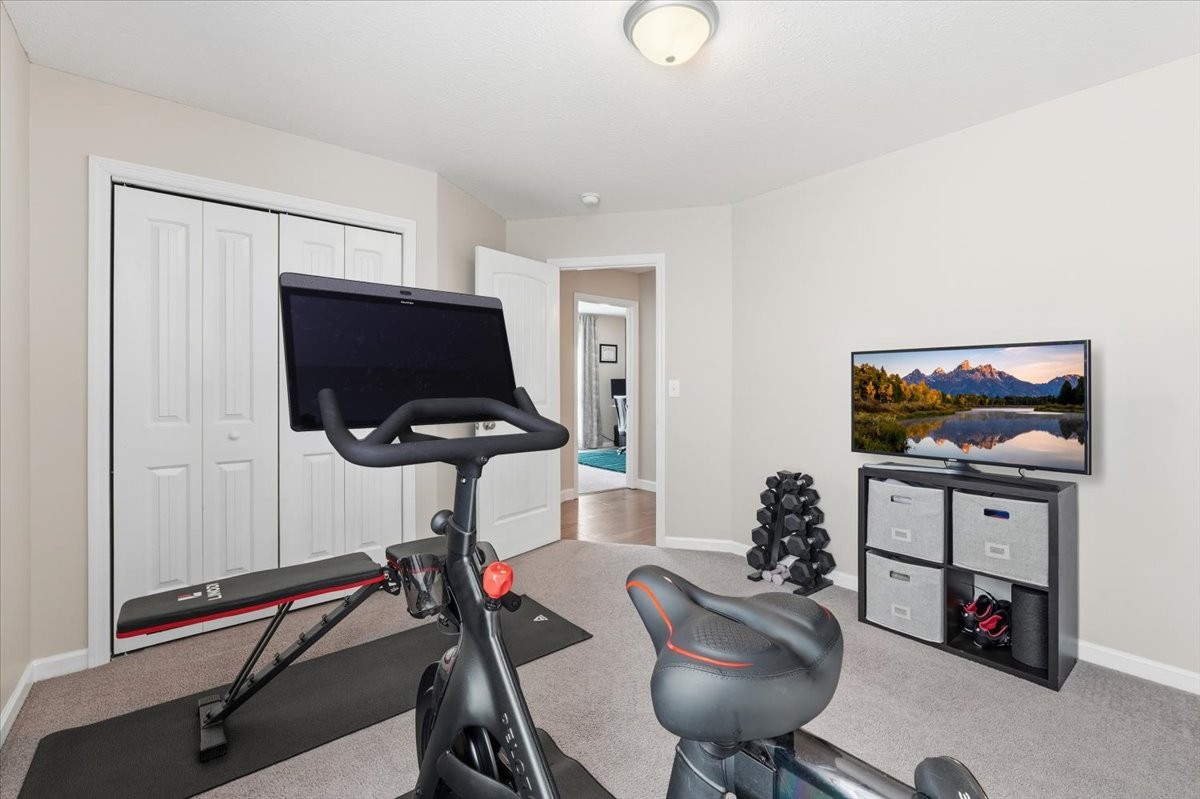 186 L Mitchell Road Flintville, TN 37335 - Photo 26 of 40 a living room with furniture and a flat screen tv