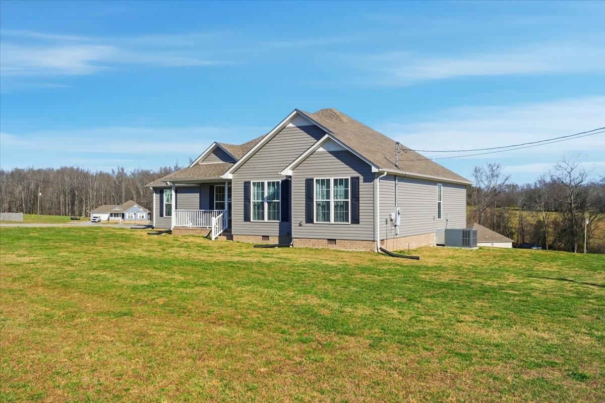 186 L Mitchell Road Flintville, TN 37335 - Photo 3 of 40 a backyard of a house with table and chairs
