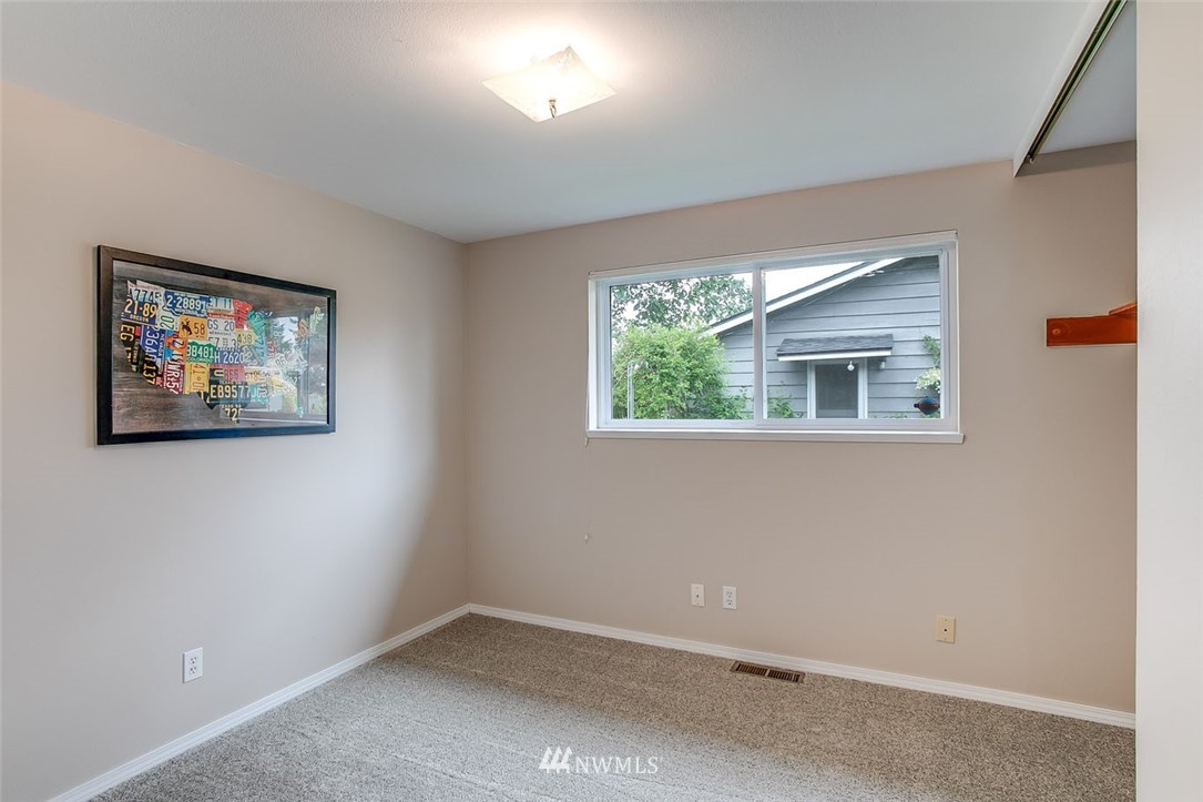 3635 Northeast 10th Lane Renton, WA 98056 - Photo 14 of 23