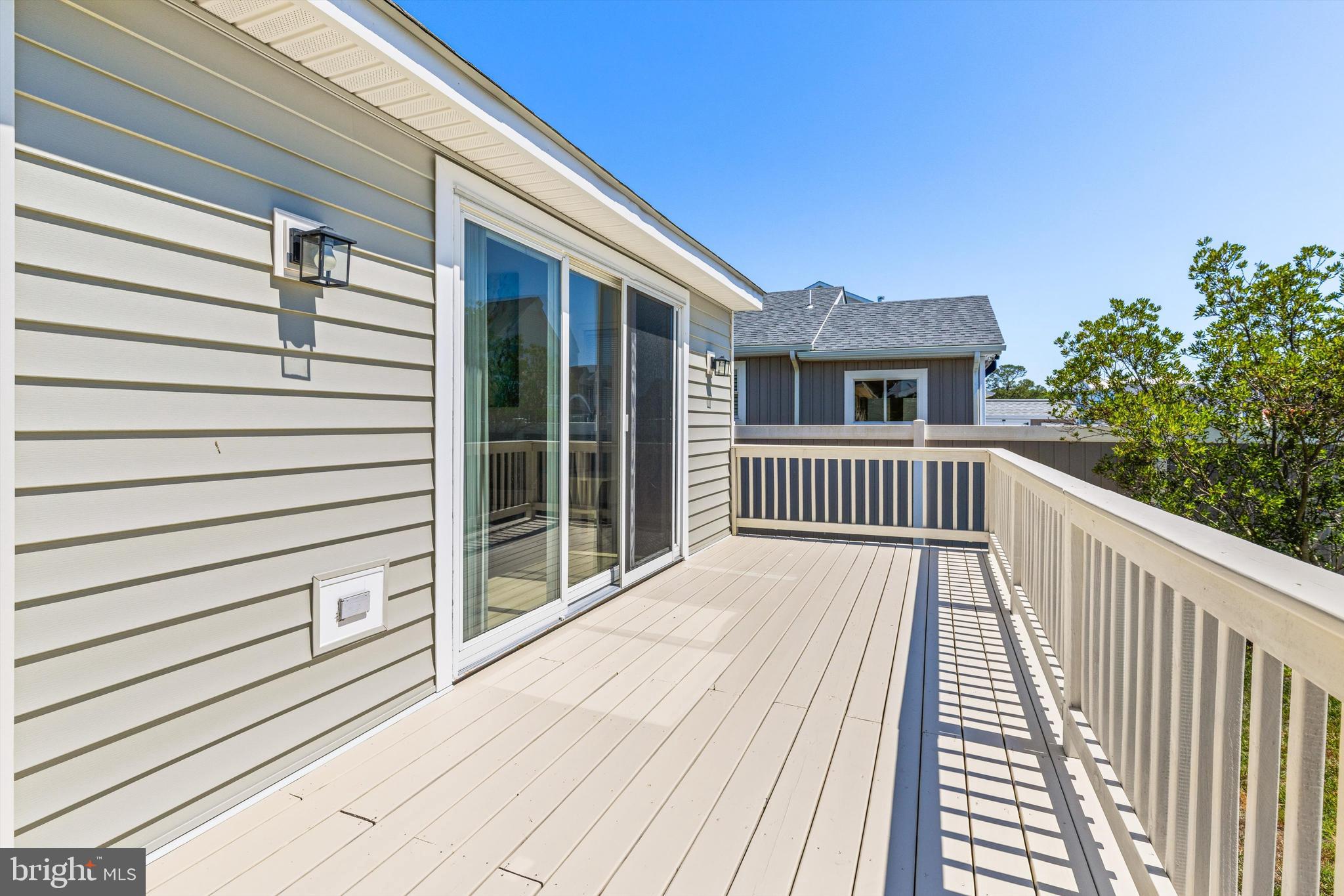 10429 Brighton Road Ocean City, MD 21842 - Photo 35 of 64 Outdoor space going into the living room