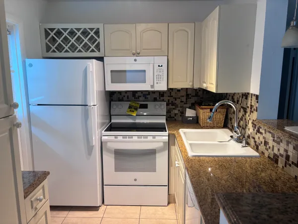 $1,350 | 2213 Northeast 1st Court, Unit 103, Boynton Beach, FL 33435