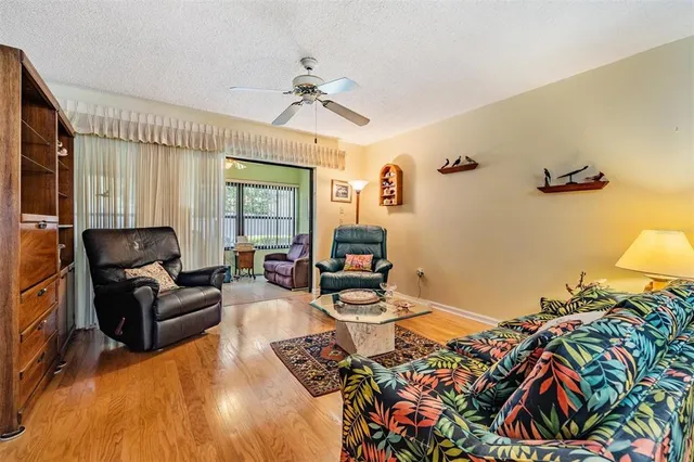 $214,999 | 2020 Lakeview Drive, Unit 102, Clearwater, FL 33763