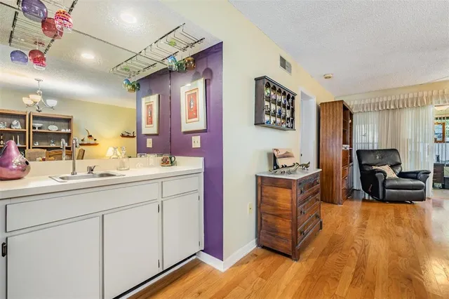 $214,999 | 2020 Lakeview Drive, Unit 102, Clearwater, FL 33763