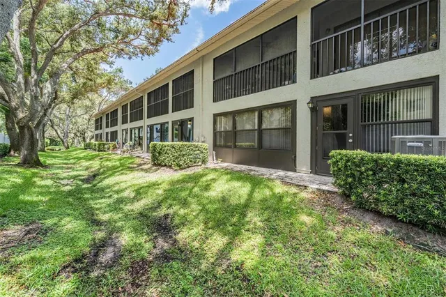 $214,999 | 2020 Lakeview Drive, Unit 102, Clearwater, FL 33763