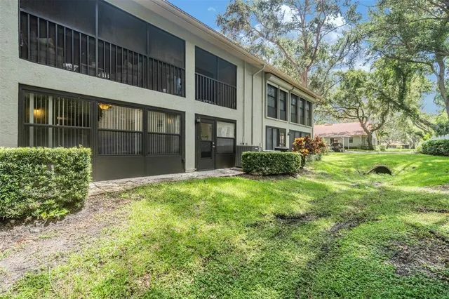 $214,999 | 2020 Lakeview Drive, Unit 102, Clearwater, FL 33763