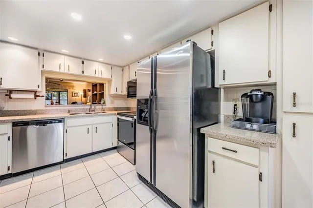 $214,999 | 2020 Lakeview Drive, Unit 102, Clearwater, FL 33763