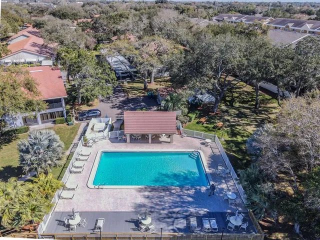 $214,999 | 2020 Lakeview Drive, Unit 102, Clearwater, FL 33763