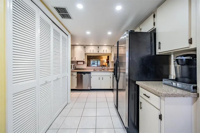 $214,999 | 2020 Lakeview Drive, Unit 102, Clearwater, FL 33763