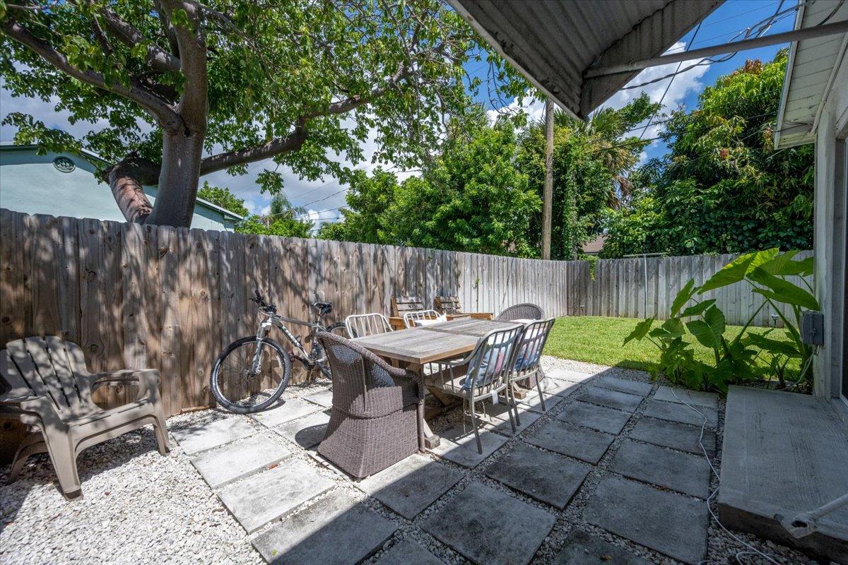 200 East 28th Street Riviera Beach, FL 33404 - Photo 16 of 22 a view of outdoor sitting area with furniture