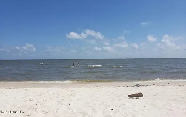 $2,500 | 133 Hopkins Boulevard, Unit A, Biloxi, MS 39530