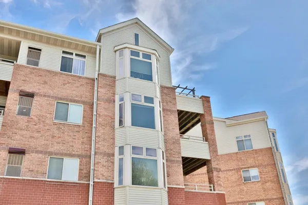 $289,000 | 301 Harbour Town Drive, Unit 322, Madison, WI 53717