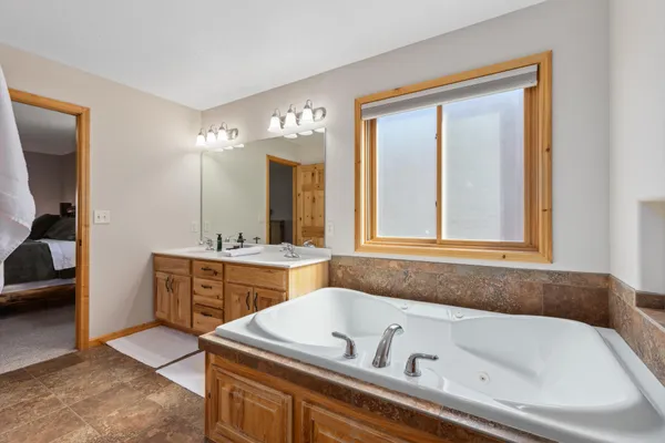$639,999 | 5586 White Pine Drive, Unit 20, Pequot Lakes, MN 56472