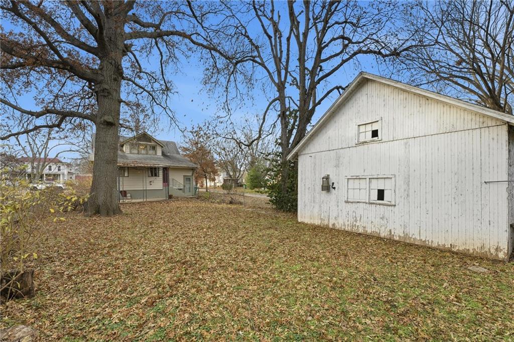 409 North Delaware Street Butler, MO 64730 - Photo 28 of 35