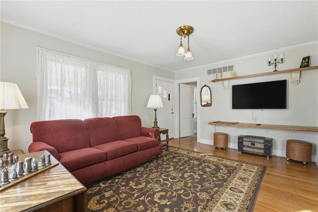 409 North Delaware Street Butler, MO 64730 - Photo 5 of 35