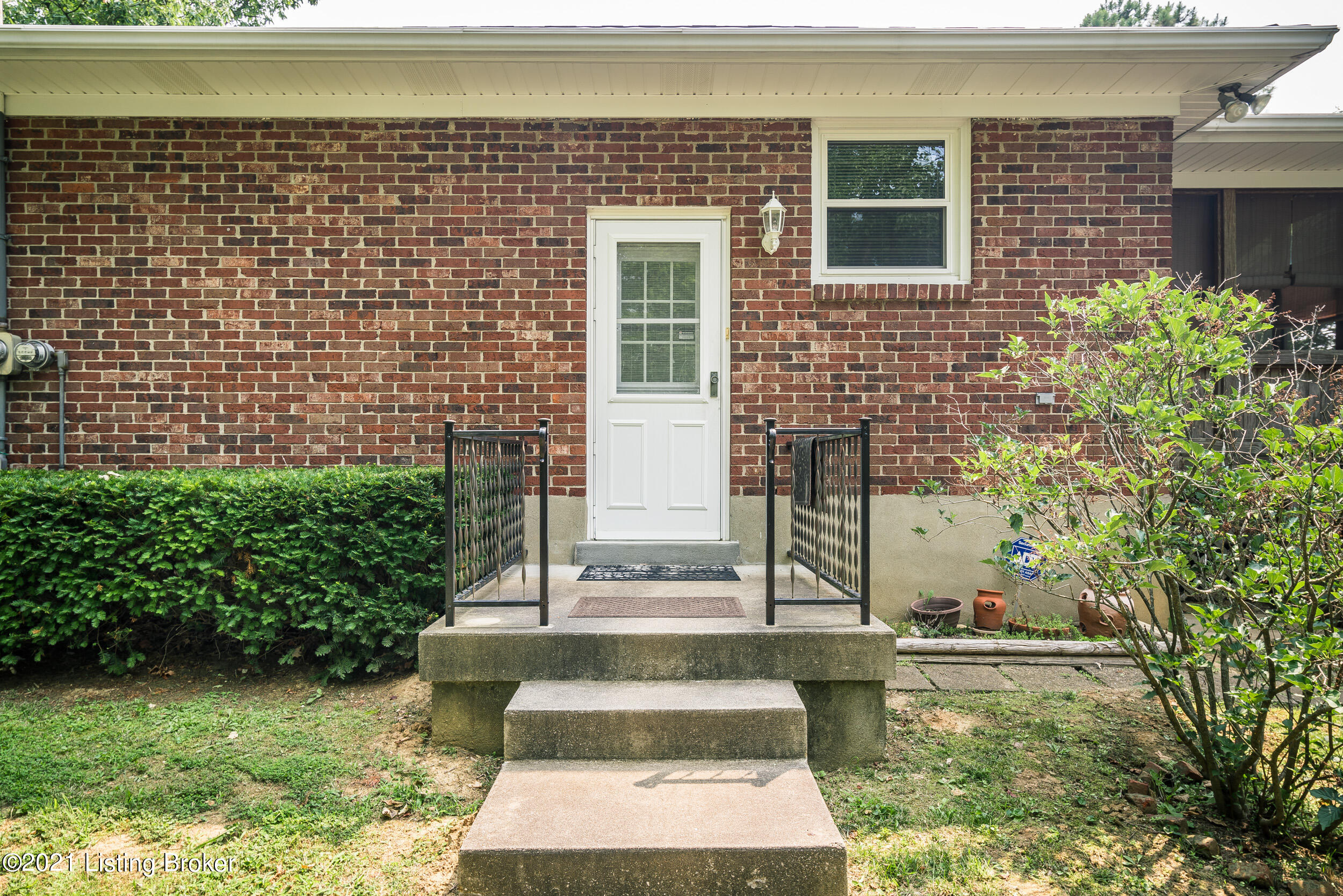 3201 Chenoweth Run Road Louisville, KY 40299 - Photo 6 of 42 3201 Chenoweth Run Rd-23