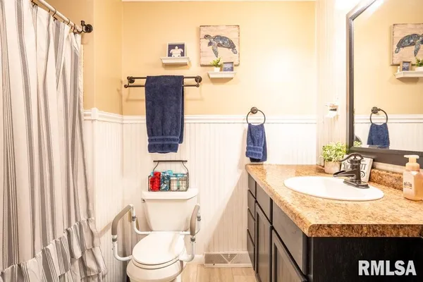 $199,900 | 516 South 8th Street, Herrin, IL 62948