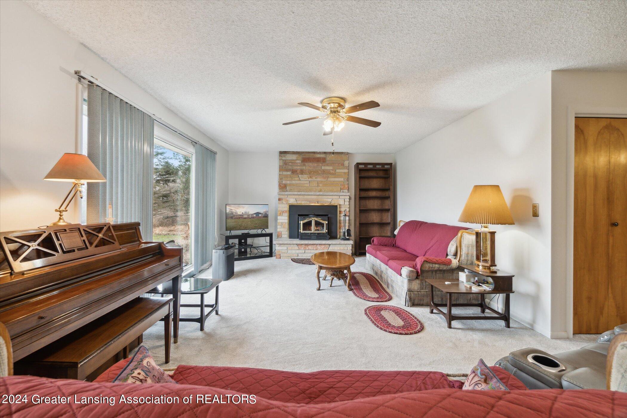 4713 Pares Road Dimondale, MI 48821 - Photo 10 of 61 08-4713-Pares-Rd-Diamondale-MI-48821-Win