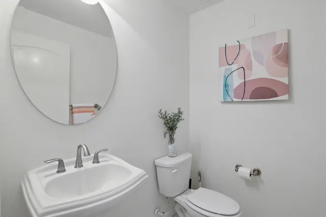 a view of yard with tree