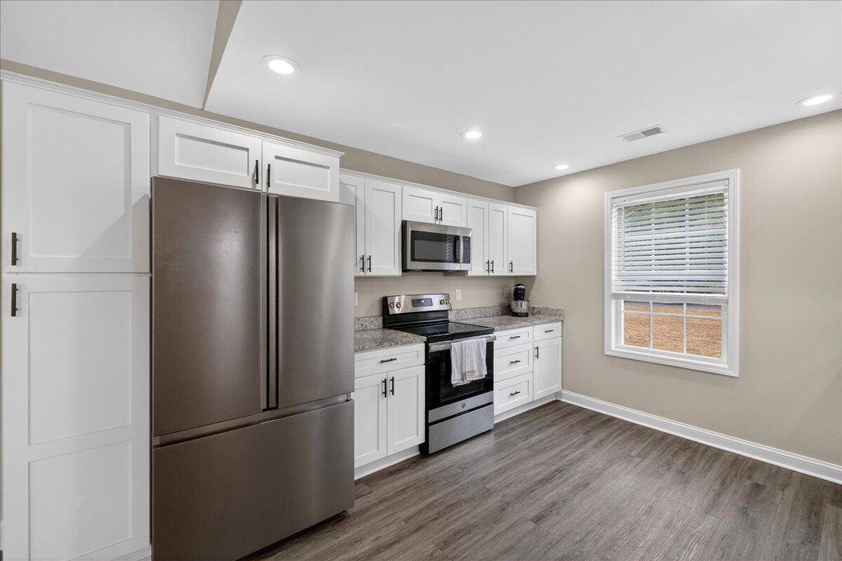 116 Elmwood Avenue Pinewood, SC 29125 - Photo 9 of 23 07-janiley aguirre - DSC02845