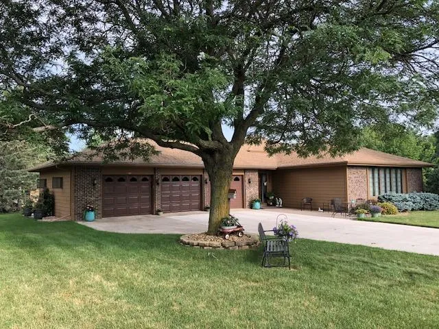 $347,500 | 901 South Lafayette Avenue, Fulda, MN 56131