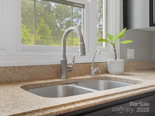 a close view of sink and tap