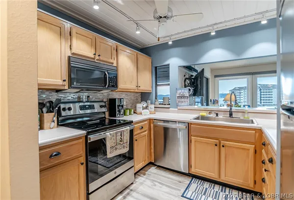 $274,900 | 60 Branch Road, Unit 242, Lake Ozark, MO 65049