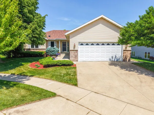 $475,000 | 546 Lake Crest Lane Northwest, Rochester, MN 55901