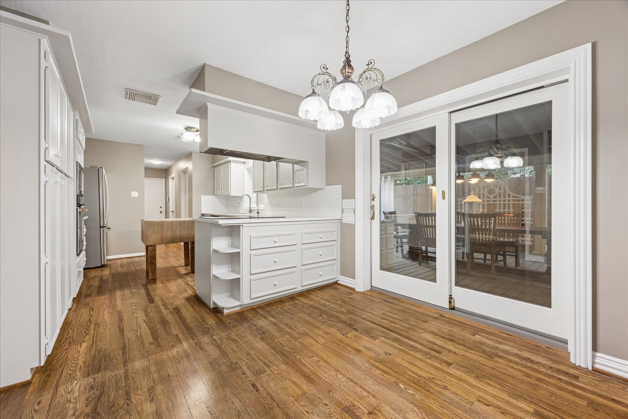 636 Rancho Bauer Drive Houston, TX 77079 - Photo 24 of 42 The breakfast area looking into the kitchen.