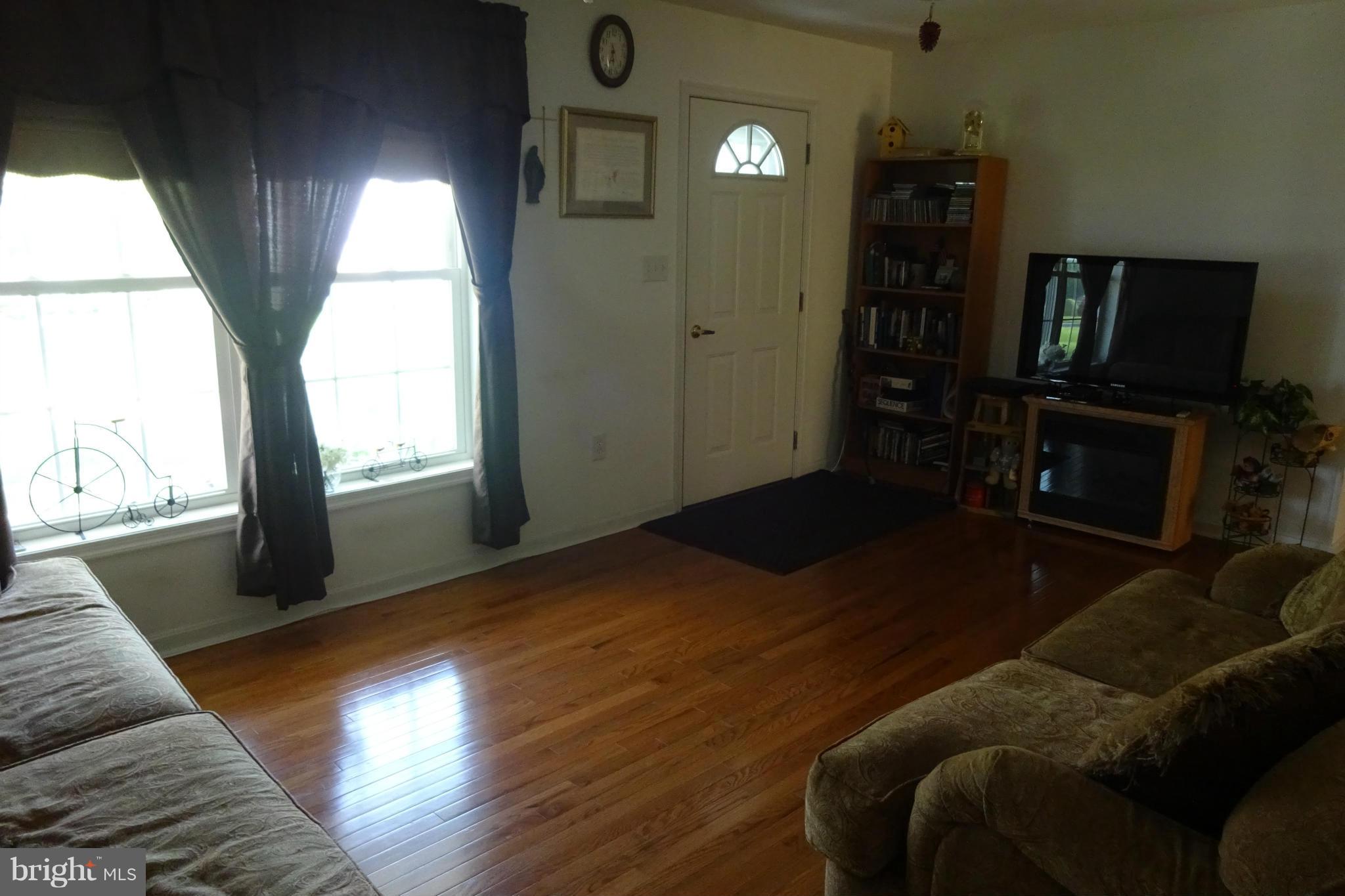 786 Rutherford Drive Greencastle, PA 17225 - Photo 11 of 29 Living Room