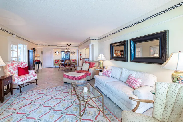 a kitchen that has a lot of cabinets