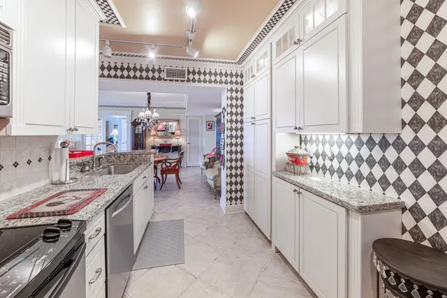 a view of entryway with a flower pot and front door