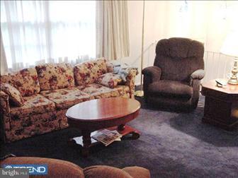 1727 Jill Road Willow Grove, PA 19090 - Photo 2 of 6 Living Room