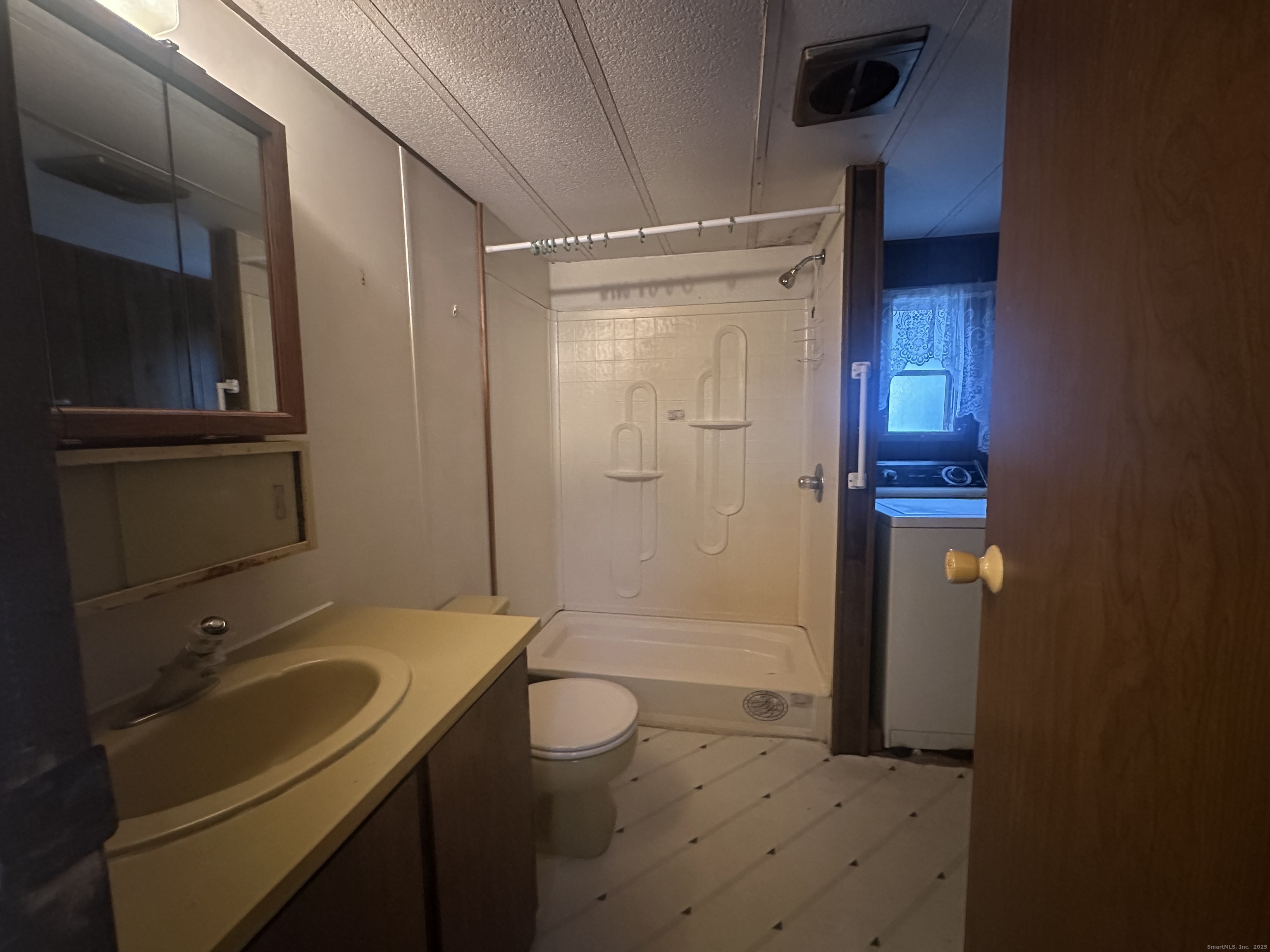 270 Boston Post Road Waterford, CT 06385 - Photo 13 of 20 Bath with w/d