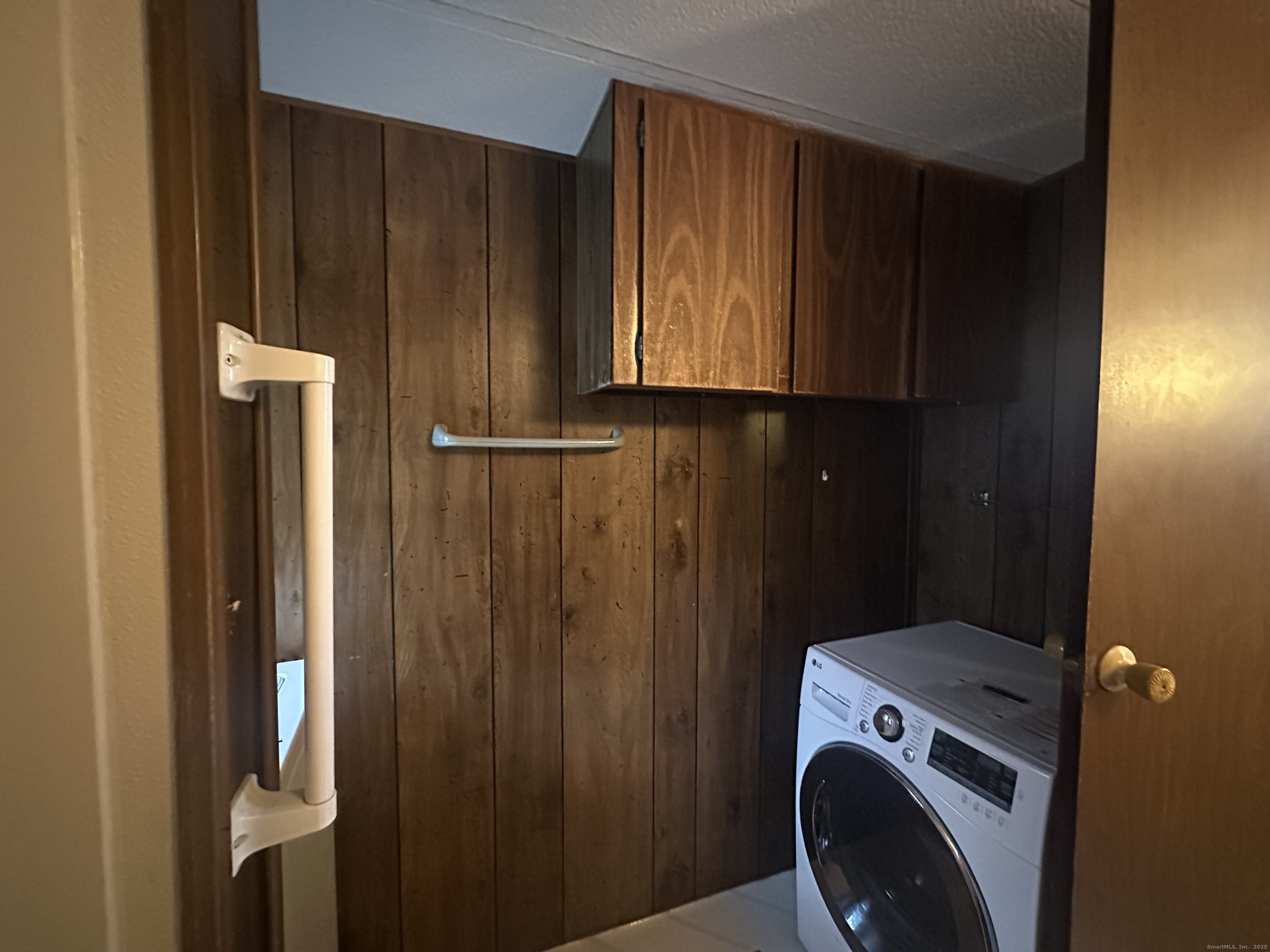 270 Boston Post Road Waterford, CT 06385 - Photo 14 of 20 Bath with w/d