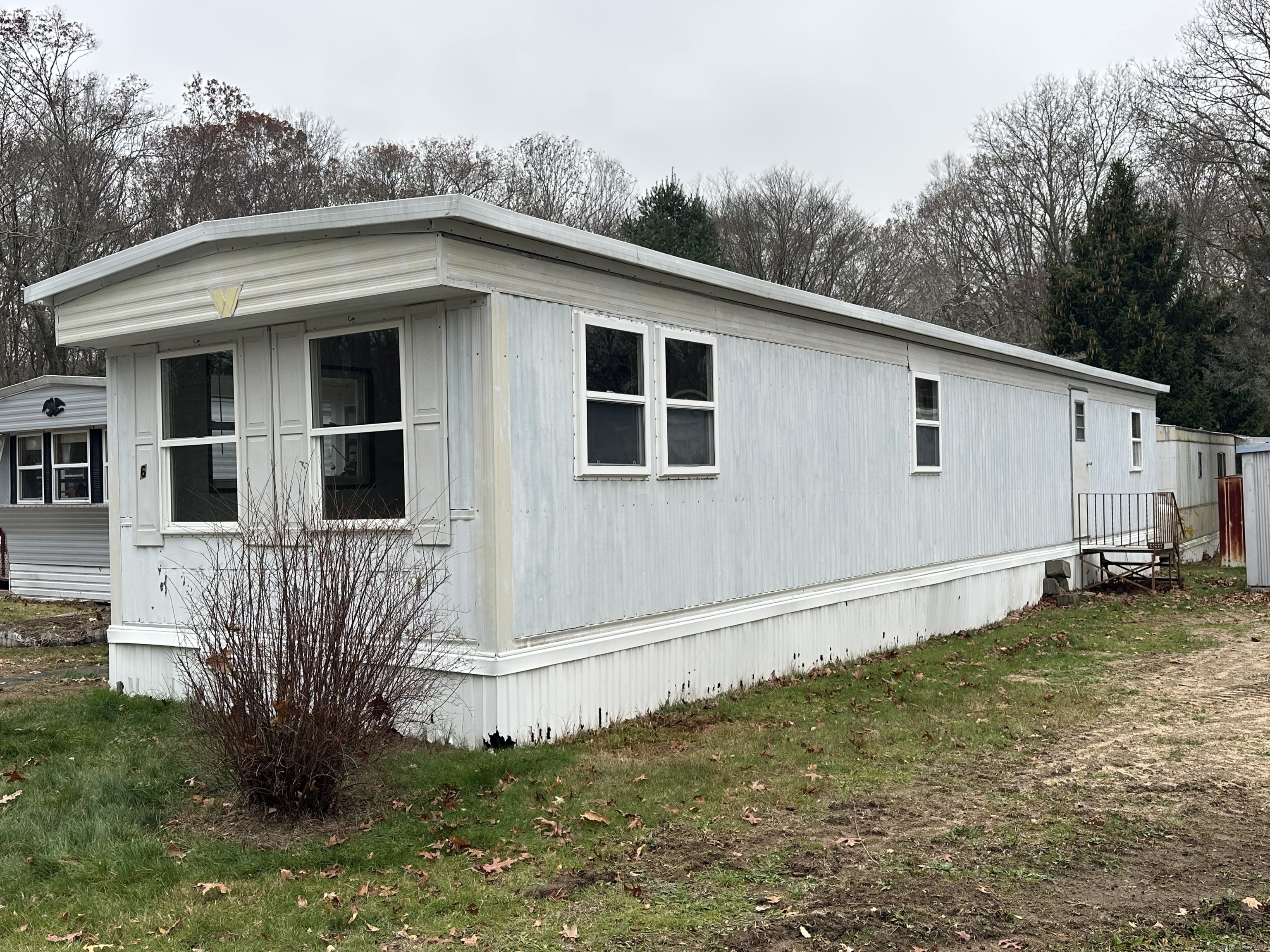 270 Boston Post Road Waterford, CT 06385 - Photo 20 of 20 Back of Mobile Home
