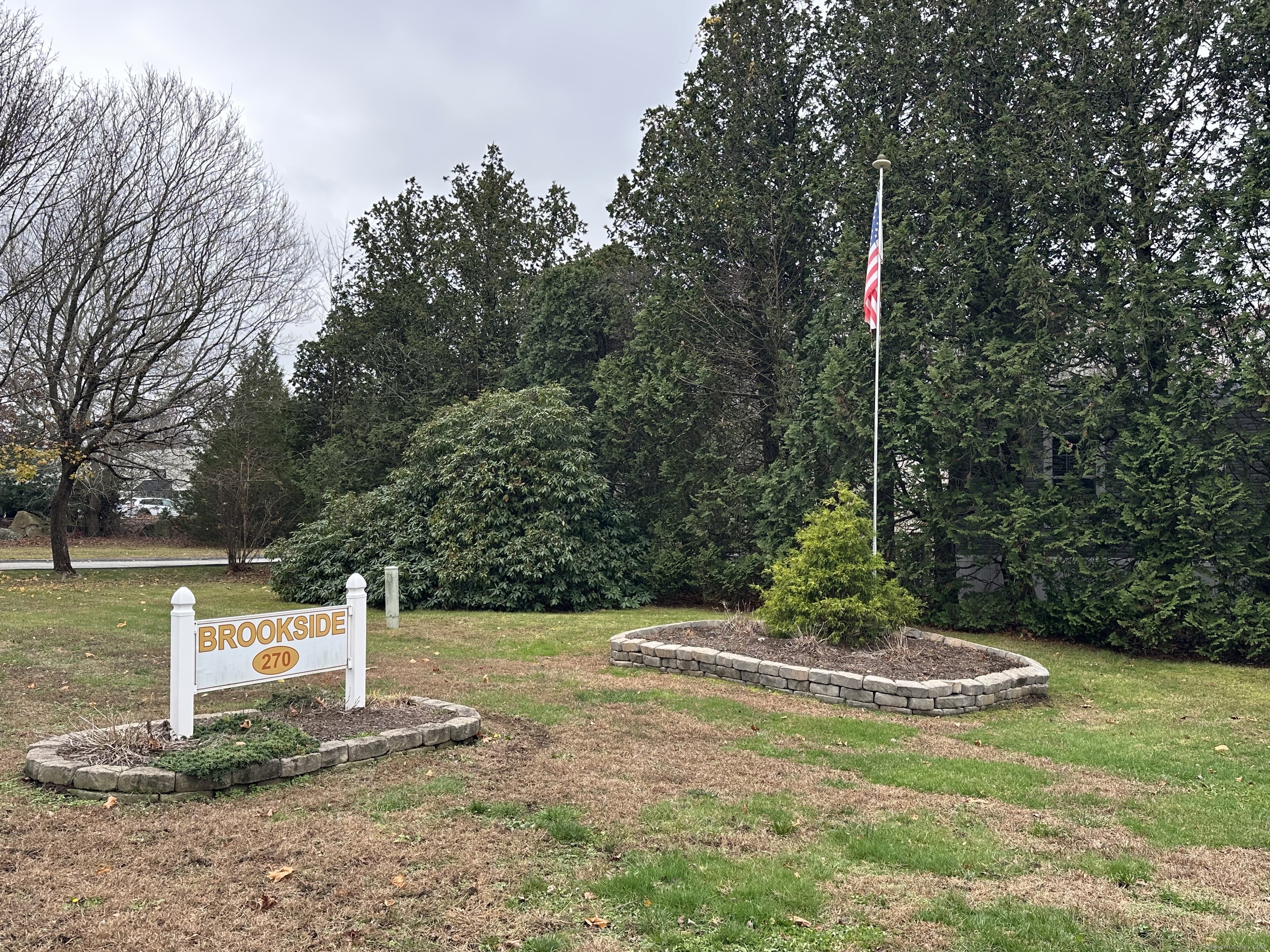 270 Boston Post Road Waterford, CT 06385 - Photo 2 of 20 Park Entrance U Shaped