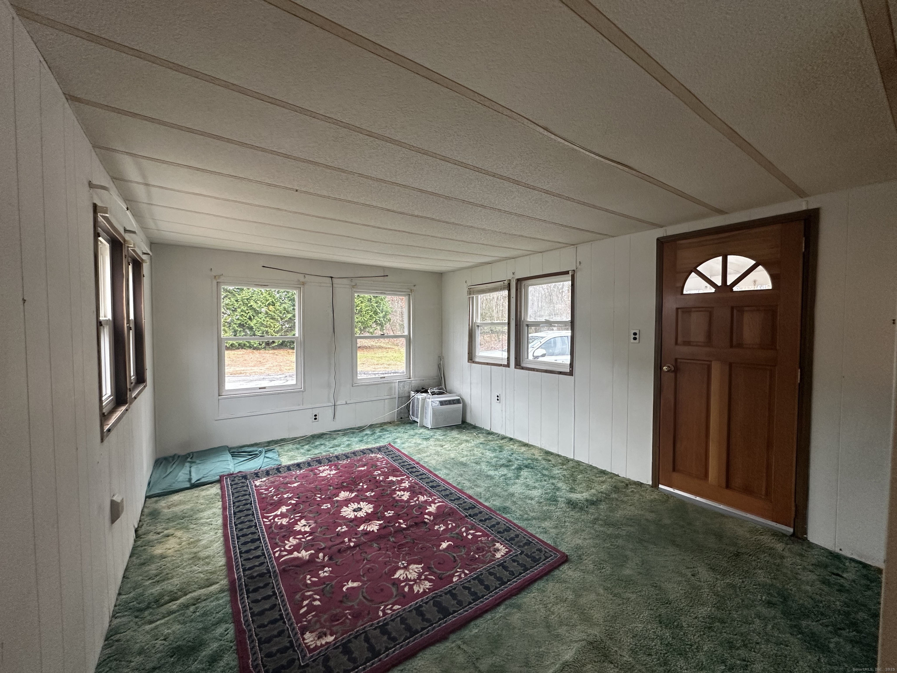 270 Boston Post Road Waterford, CT 06385 - Photo 6 of 20 Living Room