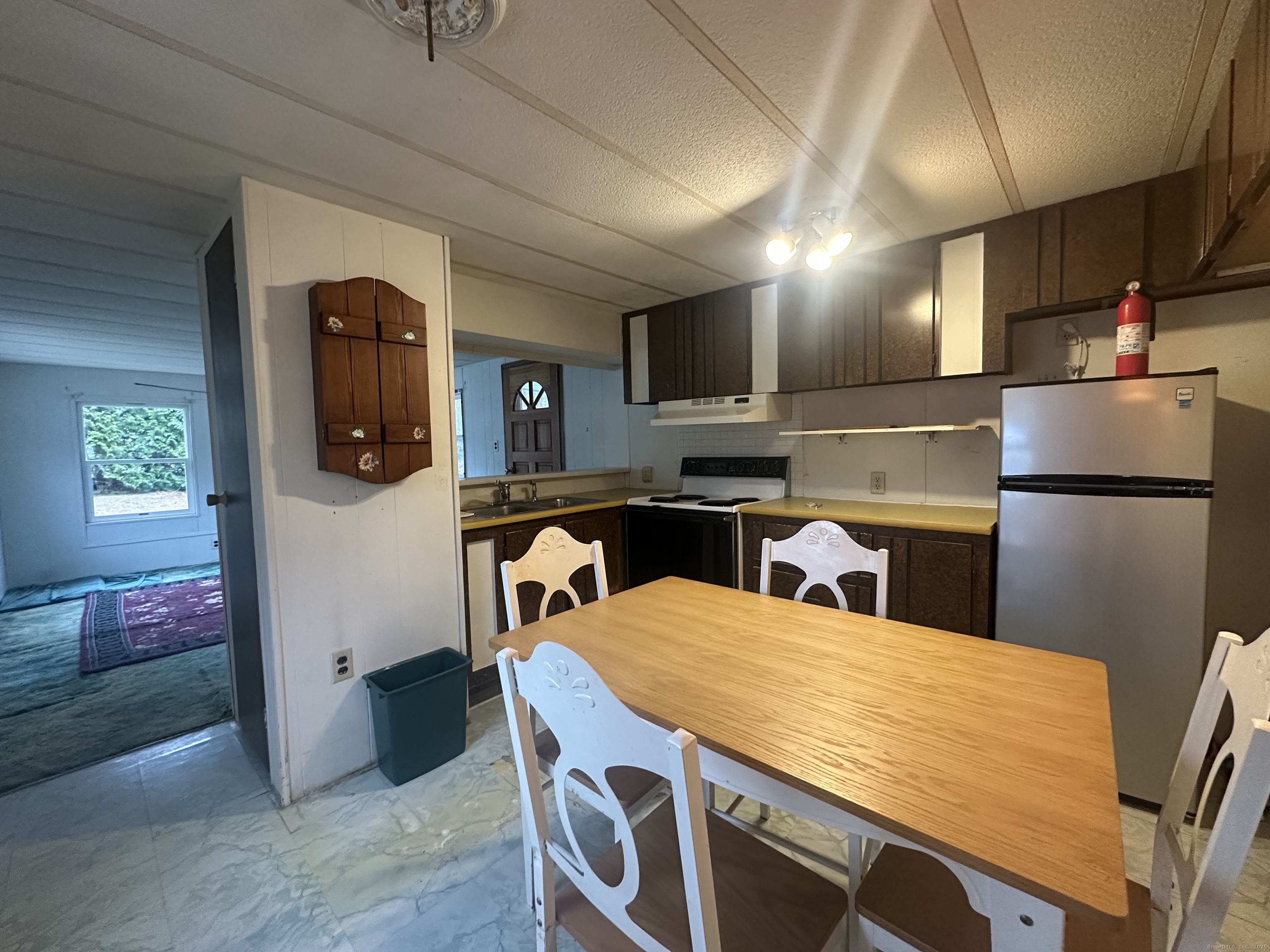 270 Boston Post Road Waterford, CT 06385 - Photo 10 of 20 Kitchen